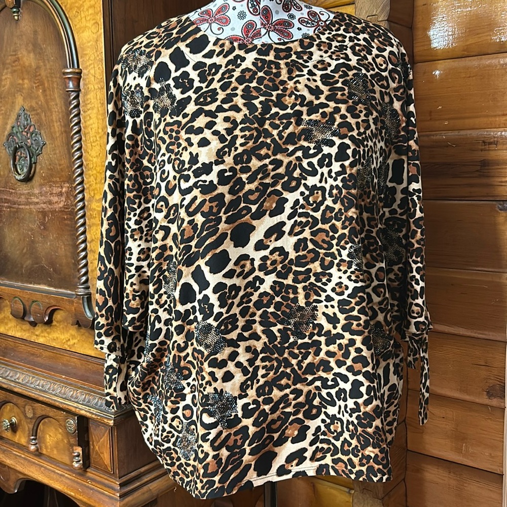 NWT Bello Valente Leopard Print Batwing Blouse Size 2 XL
